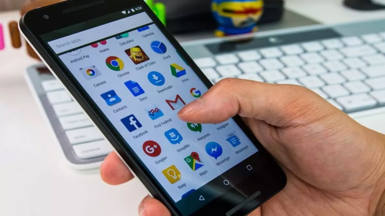 Telefonunuza ‘Ücretsiz TV’ diye geliyorsa sakın indirmeyin: Banka hesapları boşaltılıyor